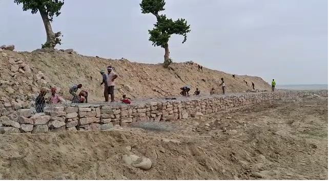 कई गांवों पर मंडरा रहा बाढ़ का खतरा, समय पर पूरा नहीं किया जाता तटबंध निर्माण कार्य