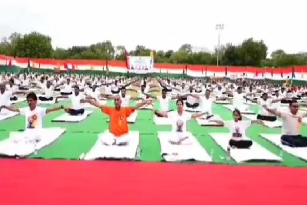 International Yoga Day 2023: राज्यमंत्री ने कैदियों के साथ किया योग