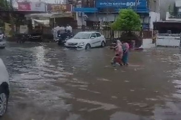 Kanpur News: झमाझम बारिश के बाद नगर निगम की खुली पोल; घरों में घुसा पानी, एक की मौत