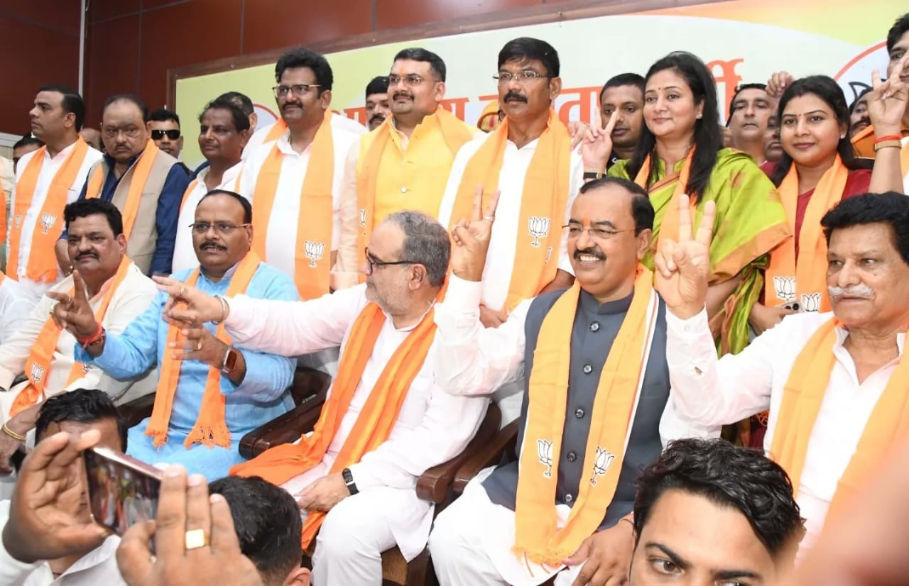 पीएम मोदी के खिलाफ चुनाव लड़ने वाली शालिनी यादव ने बीजेपी का थामा दामन, 15 से ज्यादा विपक्षी नेता भाजपामय हुए
