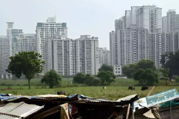 Noida News: जमीन किसी की, ग्रुप हाउसिंग प्रोजेक्ट किसी और का, अथॉरिटी को भी नहीं पता