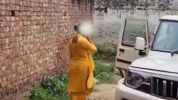 Sambhal News: शोहदों ने छात्रा की बनाई अश्लील वीडियो, बात नहीं करने पर दी तेजाब फेंकने और वीडियो वायरल करने की धमकी