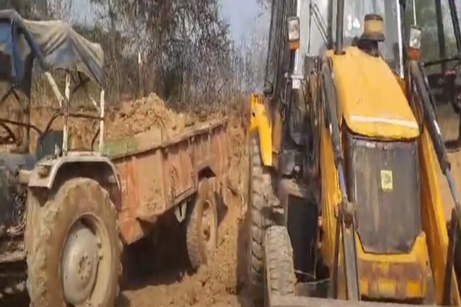 झांसी: झांसी के मऊरानीपुर में, हजारों ट्रैक्टरों से मिट्टी का अवैध खनन