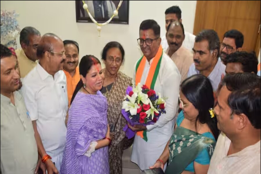 Rita Bahuguna Joshi seen for the first time after not getting ticket from BJP, met former governor's son