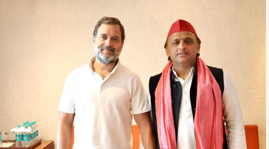 SP's charioteer Akhilesh has a conversation with Rahul Gandhi, Rahul will contest elections from Amethi only