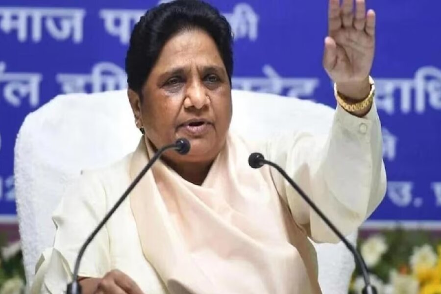 Politicians have their eyes fixed on Deoria regarding Mayawati's next step