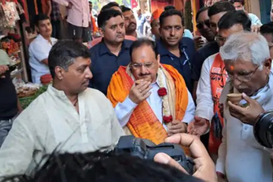 Varanasi LS Election 2024: वाराणसी में जेपी नड्डा, काल भैरव के दर्शन के बाद शाम को बुनकरों से मुलाकात