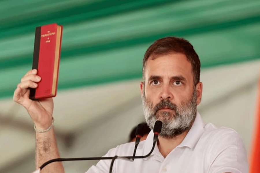 The pocket constitution which came into discussion at the hands of Rahul Gandhi has a direct connection with Lucknow