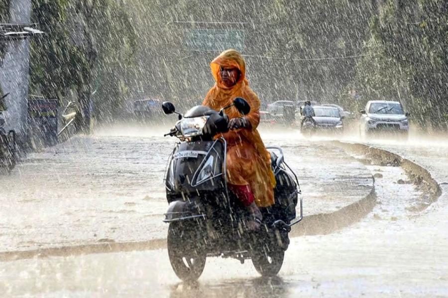 Up Monsoon Alert: 17 दिनों बाद यूपी में मानसून की एंट्री, 22 जिलों में बारिश का अलर्ट