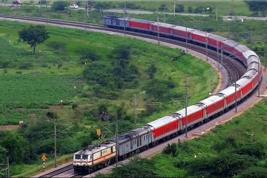 Rail News: यदि आप आगरा रूट से कर रहें हैं रेल यात्रा तो जान लें ये जानकारी, नहीं तो अधूरा रहेगा सफर