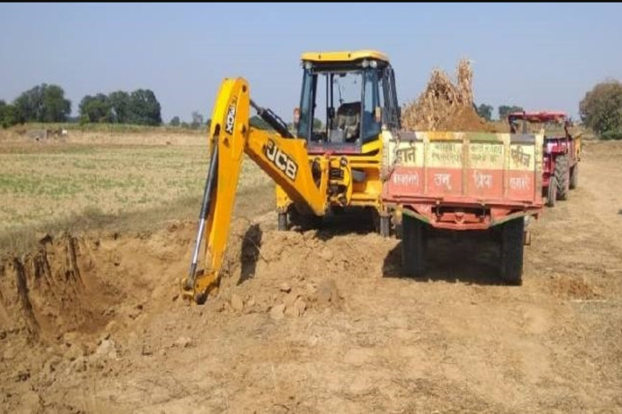 Sitapur clay mining: सीतापुर में अलादीन का जिन्न कर गया सरकारी भूमि पर अवैध मिट्टी खनन, जिम्मेदार मौन!