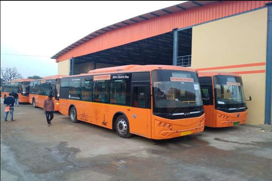 Varanasi Roadways Buses: वाराणसी के लोगों को योगी की सौगात, मिली 28 नई बसें: हर सीट पर चार्जिंग