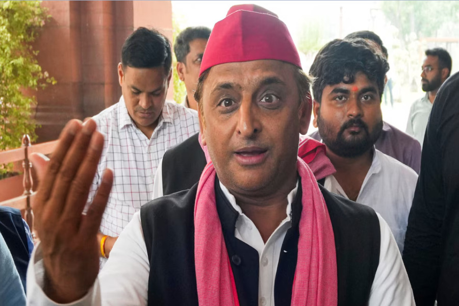 UP POLITICS: उपचुनाव के मद्देनजर अखिलेश ने कार्यकर्ताओं से कहा, कमजोर बूथों पर बनाएं पकड़