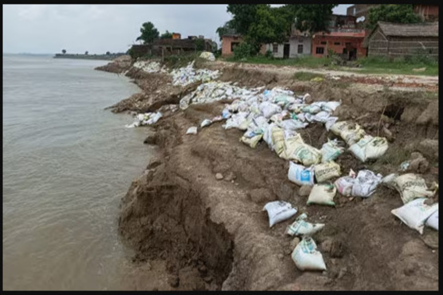 Baliya News: बलिया में गंगा और घाघरा नदी खतरे के निशान से ऊपर, निचले हिस्सों में हो रही परेशानी