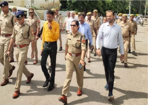 Noida News: कैब चालक से 7 हजार रुपए लूटने के मामले में पुलिस कमिश्नर लक्ष्मी सिंह ने लिया एक्शन