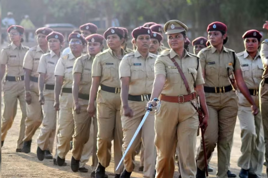 UP News: उत्तर प्रदेश में 60 हजार पुलिसों की भर्तियों में 20 फीसदी शामिल होंगी बेटियां : योगी