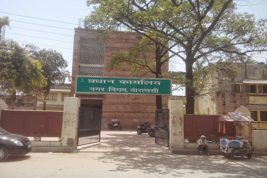 Varanasi Nagar Nigam: खाली प्लाट बना कूड़ा घर… नगर निगम ने भूमि स्वामियों से 3.37 लाख वसूला जुर्माना