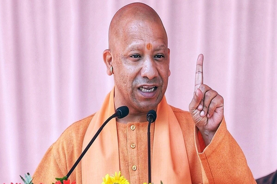 Prayagraj News: बेटी पर हाथ डाला तो हाथ-पैर अलग होंगे- Cm Yogi