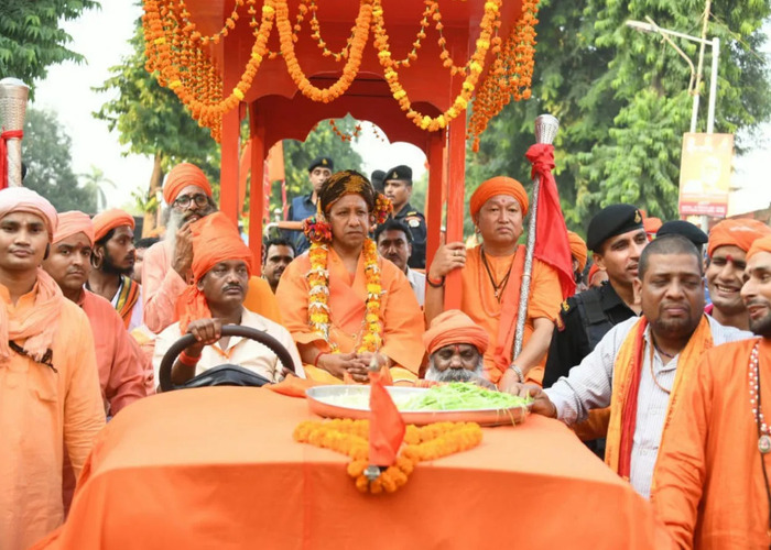 UP NEWS: सीएम योगी ने विजय शोभायात्रा की शुरुआत की, गुरु गोरखनाथ का किया पूजन