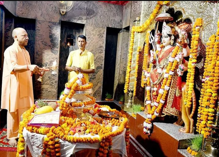 UP NEWS: सीएम योगी आदित्यनाथ ने देवीपाटन मंदिर में मां पाटेश्वरी देवी की आरती के साथ किया पूजन