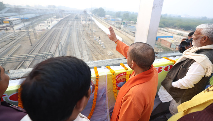 Mahakumbh – सीएम योगी ने प्रयागराज एयरपोर्ट पर महाकुंभ की तैयारियों का लिया जायजा