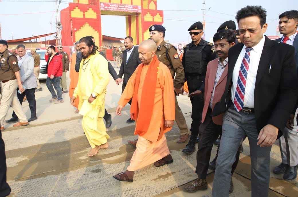 Mahakumbh 2025 : महाकुंभ के ग्राउंड जीरो पर पहुंचे यूपी सीएम योगी, महाकुंभ की तैयारियों को परखा 