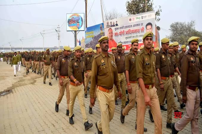 Mahakumbh Nagar : महाकुम्भ में श्रद्धालुओं के साथ सकारात्मक और सहज व्यवहार से दिल जीत रही पुलिस