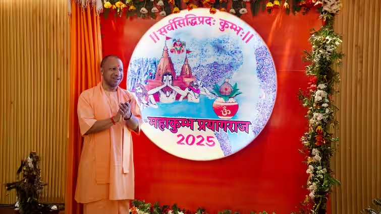 Mahakumbh 2025: मेला स्थल में बिछाए गए चेकर्ड प्लेट, CM योगी बोले- सभी समस्याओं का जल्द होगा समाधान