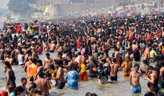 KUMBH NEWS : औसतन 1.44 करोड़ श्रद्धालु रोजाना लगा रहे संगम में डुबकी