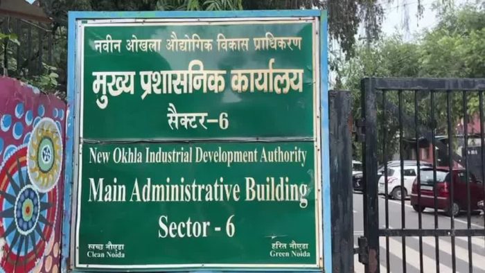 Noida News : नोएडा प्राधिकरण के ACEO ने किया सफाई कार्यों का औचक निरीक्षण,ठोकी पेनल्टी