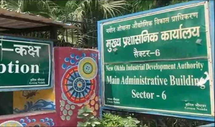 Noida News : नोएडा और ग्रेटर नोएडा में अवैध निर्माणों पर बुलडोज़र एक्शन