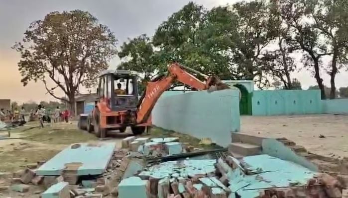 UP News : 225 मदरसे, 30 मस्जिद, 25 मजार और छह ईदगाह पर अब तक चला योगी सरकार का चाबुक 