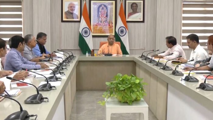 UP News : सीएम योगी ने की श्रम एवं सेवायोजन विभाग की समीक्षा बैठक, अधिकारियों को किया निर्देशित