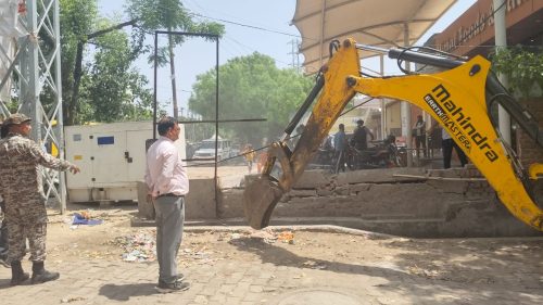 मथुरा में अवैध कब्जे पर नगर निगम की बड़ी कार्रवाई ,चला बुल्डोजर