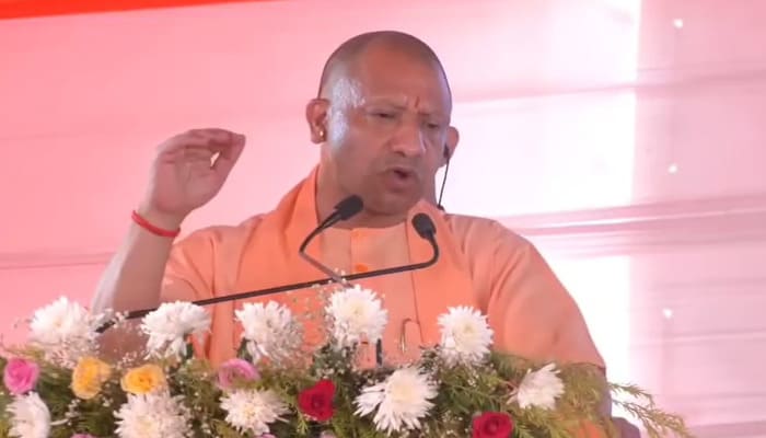 Gkp News: गोरखपुर में सीएम योगी ने नगरीय सेवा केंद्र और सीनियर सिटिजन डे केयर सेंटर का किया लोकार्पण