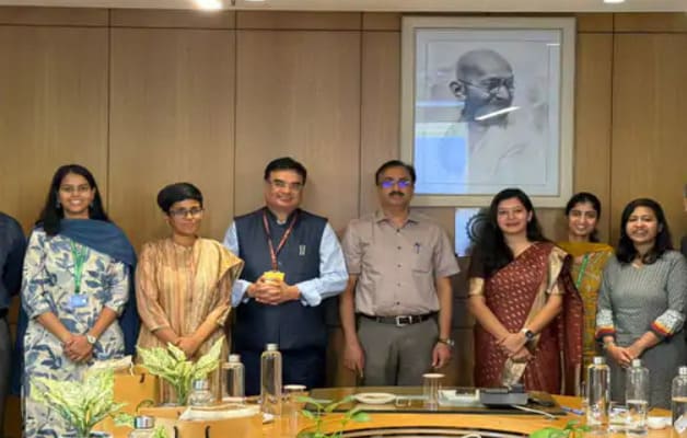 Noida News: ग्रेटर नोएडा पहुंचे 5 IAS अफसर, किया स्मार्ट इंडस्ट्रियल टाउनशिप और मल्टीमॉडल हब का अध्ययन