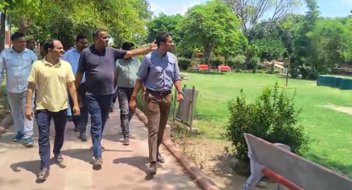 डेम्पियर नगर के भगत सिंह पार्क का औचक निरीक्षण, आधुनिक सुविधाएं होंगी शामिल