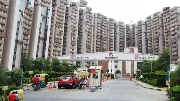 Noida News : सुपरटेक कैप टाउन सोसाइटी में STP मानकों के खिलाफ, एफआईआर होगी दर्ज