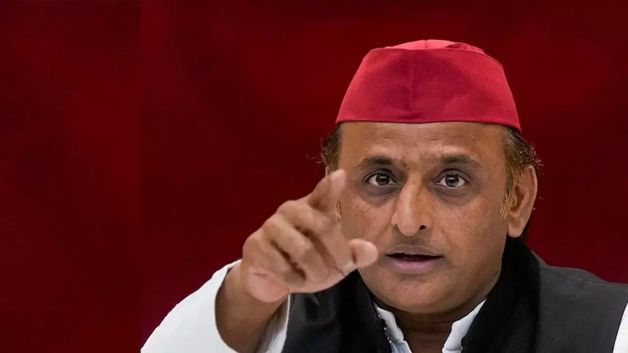 JALAUN NEWS- जालौन में पानी की टंकी गिरने पर अखिलेश यादव का हमला, भ्रष्टाचार पर साधा निशाना