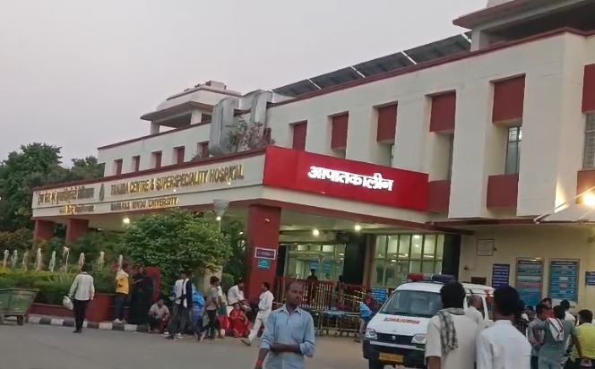 Varanasi News : BHU ट्रॉमा सेंटर में भ्रष्टाचार के खिलाफ छात्रों की बड़ी पहल, पीएम कार्यालय में सौंपा ज्ञापन