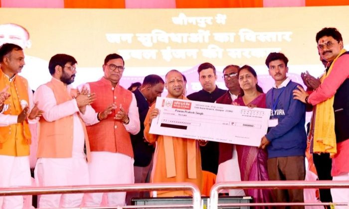 YOGI ADITYANATH- गोरखपुर को बड़ी सौगात: सीएम योगी ने 233 करोड़ की विकास परियोजनाएं जनता को समर्पित कीं