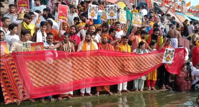 Varanasi News: काशी में गूंजे मंत्र, मां गंगा से मांगी गई योगी की दीर्घायु की कामना