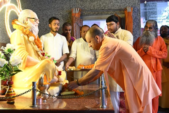 UTTAR PRADESH: मुख्यमंत्री योगी आदित्यनाथ का गोरखपुर प्रवास : गुरु पूजा से जन सेवा तक की भावपूर्ण यात्रा