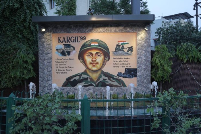 नोएडा के सेक्टर-37 में कारगिल शहीदों की स्मृति में स्मारक का लोकार्पण