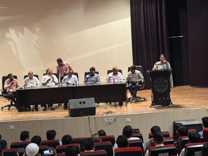 Noida को स्वच्छ सर्वेक्षण में नंबर-1 बनाने का संकल्प, वेस्ट जनरेटर्स को 15 दिन की चेतावनी