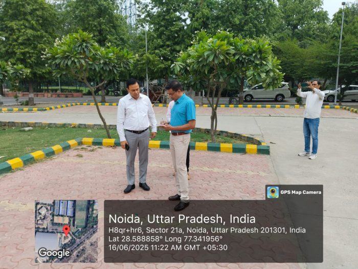 नोएडा: CEO ने किया औचक निरीक्षण, लापरवाही पर इंजीनियर और स्वास्थ्य निरीक्षक का वेतन काटा, कंपनी पर ₹5 लाख जुर्माना