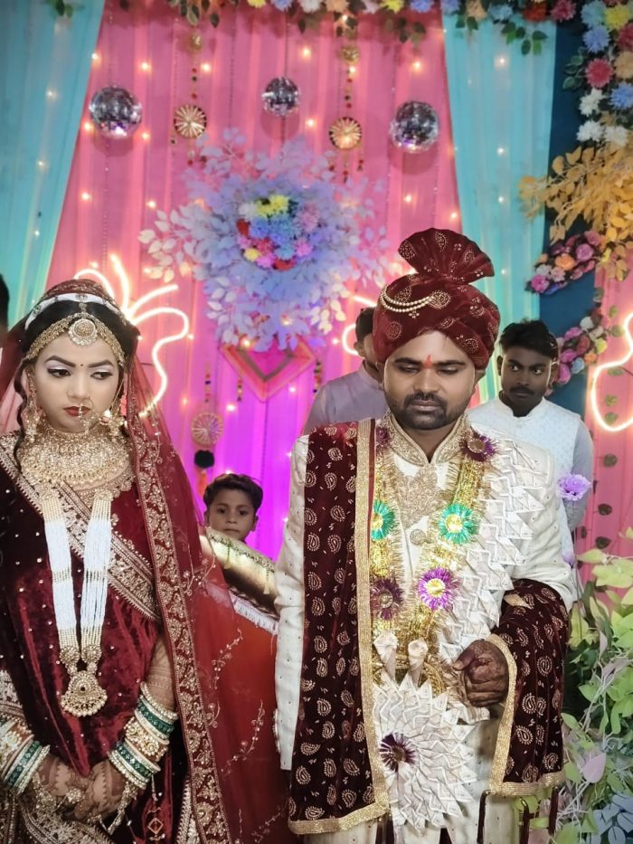 Chandauli : शादी के 10 दिन बाद चाट खाते समय फरार हुई दुल्हन, प्रेमी संग बरामद, बोली – उसी के साथ रहना चाहती हूं