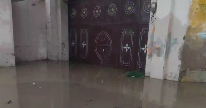 Muzaffarnagar : मुजफ्फरनगर के रोहाना खुर्द गांव में आफत की बारिश, जलभराव से ग्रामीण बेहाल