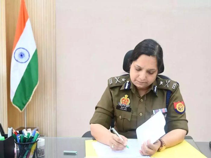 Noida News: साइबर ठगी पर पुलिस का बड़ा एक्शन, 13,000 मोबाइल नंबर किए गए बंद