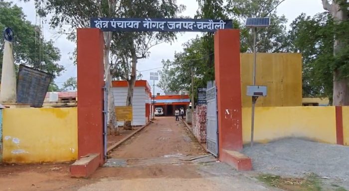 Chandauli News: काजी हाउस में छुट्टा गोवंश की खराब हालत, जिला पंचायत की लापरवाही पर सवाल